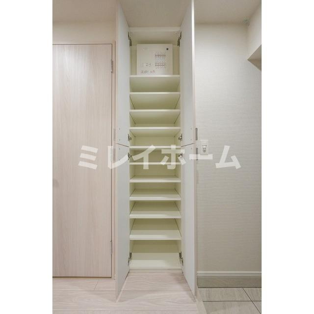 コンフォリア・リヴ西蒲田の収納