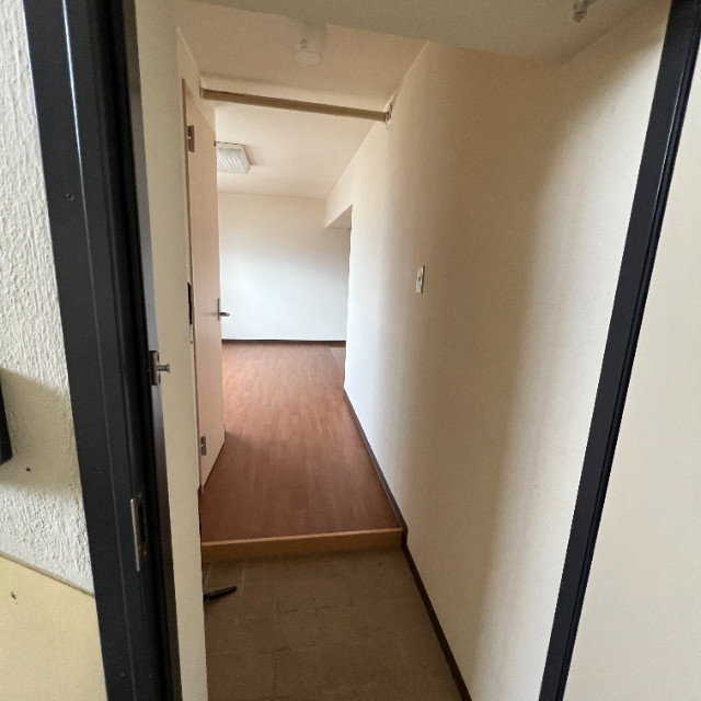 スワンヒルズ山手の玄関