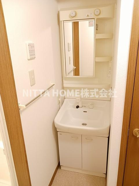 リーバイバーの洗面所|シャワー付き洗面台で身支度はバッチリ＊