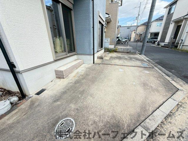 楠根南町中古戸建の駐車場|カースペースがあります