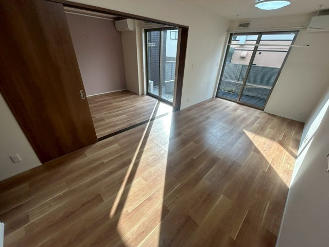 メゾンド・メルヴェーユ須磨の居間・リビング