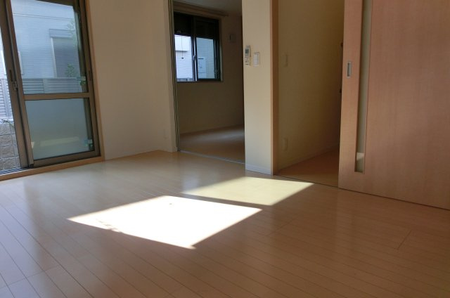 IKメゾンB棟の居間・リビング