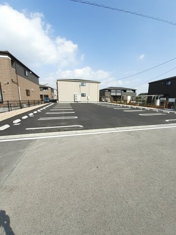 アーサー上峰の駐車場