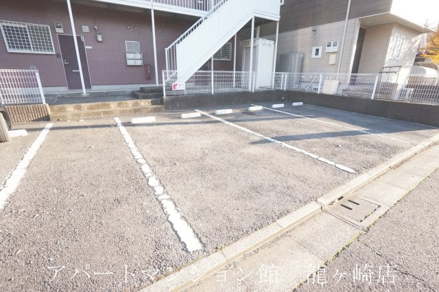 サンライズメグミBの駐車場