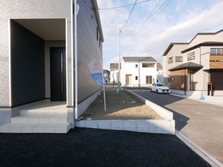 【外観】 | 建物北側にもスペースあり