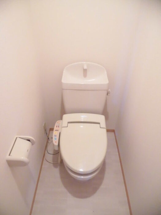 リビングタウン江戸屋敷B棟のトイレ|落ち着いたトイレです