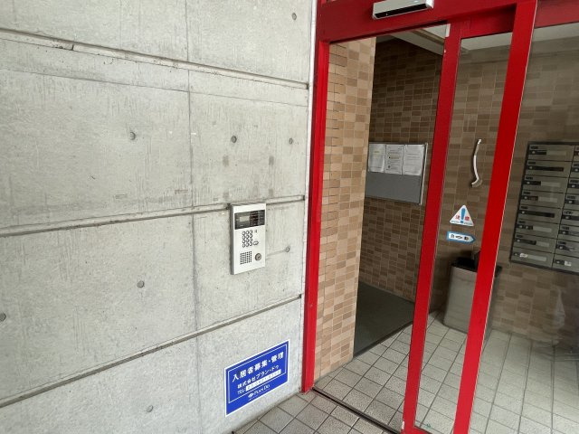 コムネット東府中のエントランス