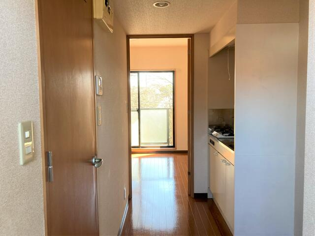 コムネット東府中の玄関|写真は別室のものです。