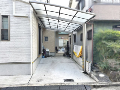 【駐車場】 | 真福寺　中古一戸建 | カーポート付♪雨の日の車の乗り降りも濡れにくく嬉しいですね！