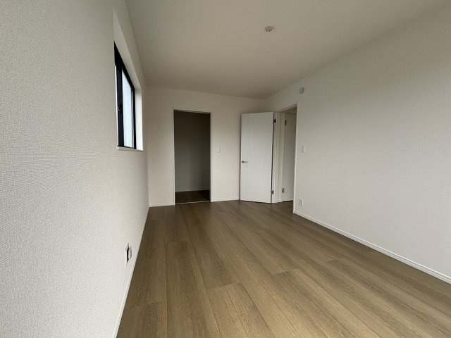 小牧市大字岩崎　新築戸建の洋室|明るい洋室です！