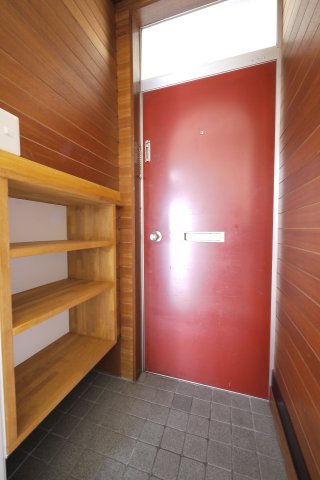 白神第三ビルの玄関|※写真は別の部屋のものです。