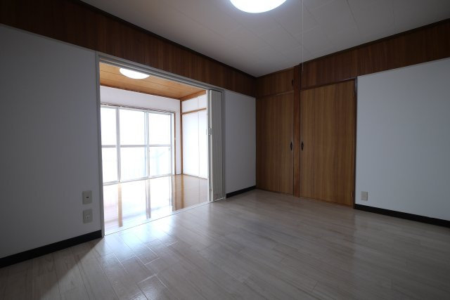 白神第三ビルの洋室|※写真は別の部屋のものです。