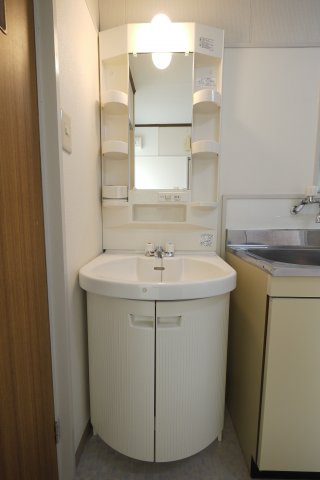 白神第三ビルの洗面所|※写真は別の部屋のものです。