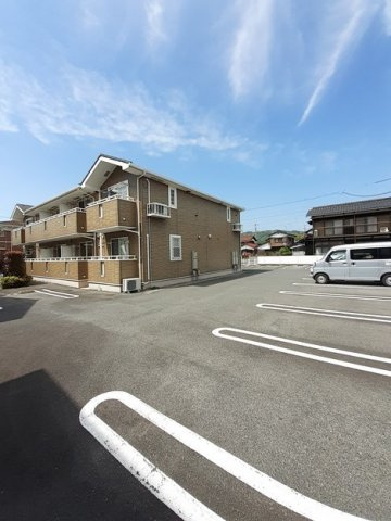 サンセールＣの駐車場