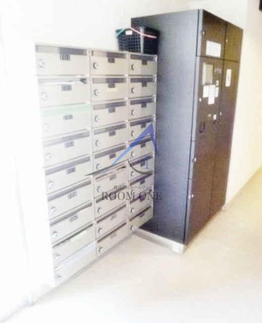 ドルチェ目黒・WESTのその他共用部分|集合ポストです。