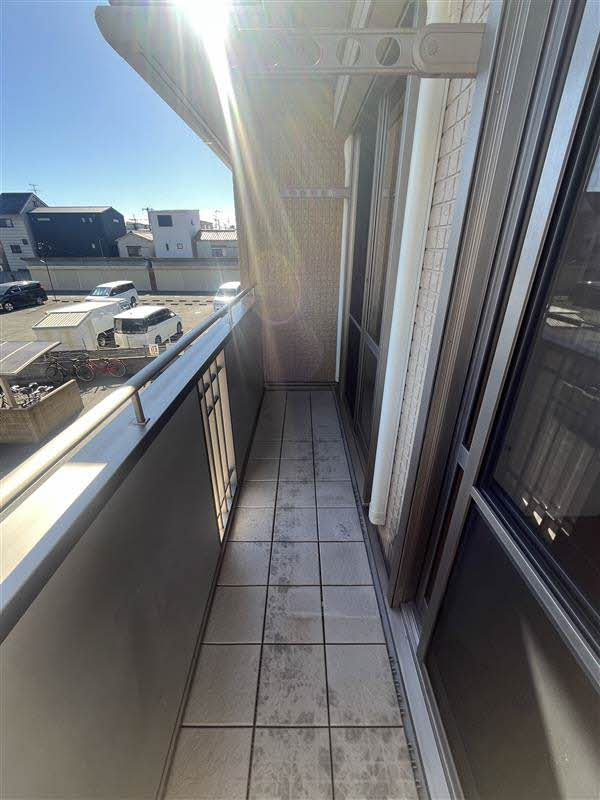 ファミーユエムアンドティB棟のバルコニー