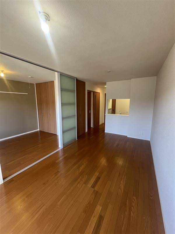 ファミーユエムアンドティB棟の居間・リビング