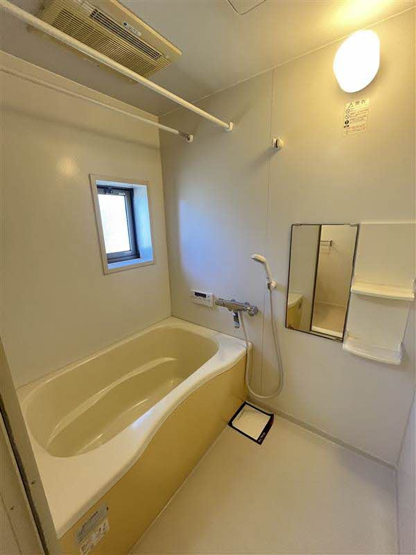 ファミーユエムアンドティB棟の浴室