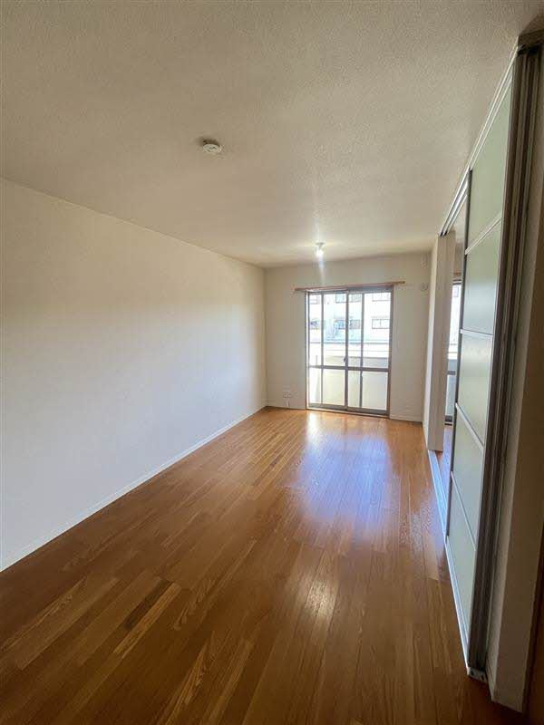 ファミーユエムアンドティB棟の居間・リビング