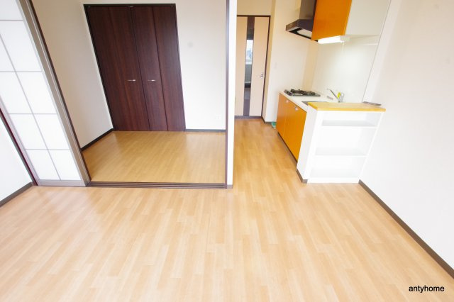 アーバンフラッツ西中島　仲介手数料無料の居間・リビング