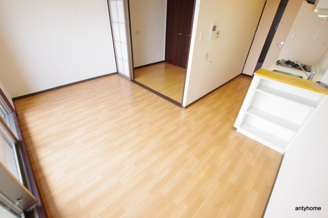 アーバンフラッツ西中島　仲介手数料無料の居間・リビング