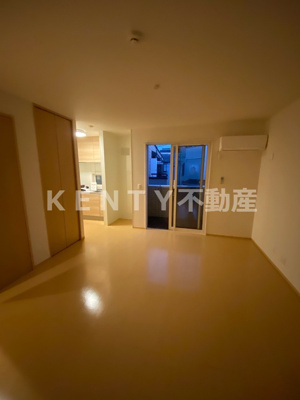 【居間・リビング】 | メルシー芙蓉Ⅷ | こちらの居間で趣味の時間をお楽しみください