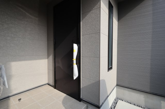 《仲介手数料無料》浦和区大東１丁目31-8新築一戸建てメルディアの玄関|撮影日 2025年12月2日 11:30 曇り