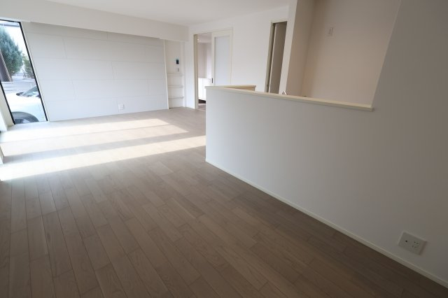 《仲介手数料無料》浦和区大東１丁目31-8新築一戸建てメルディアの居間・リビング|撮影日 2025年12月2日 11:30 曇り