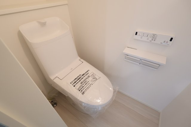 《仲介手数料無料》浦和区大東１丁目31-8新築一戸建てメルディアのトイレ|撮影日 2025年12月2日 11:30 曇り