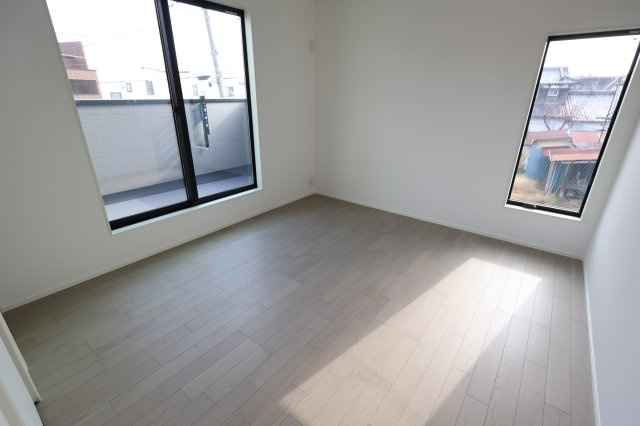 《仲介手数料無料》浦和区大東１丁目31-8新築一戸建てメルディアの洋室|撮影日 2025年12月2日 11:30 曇り