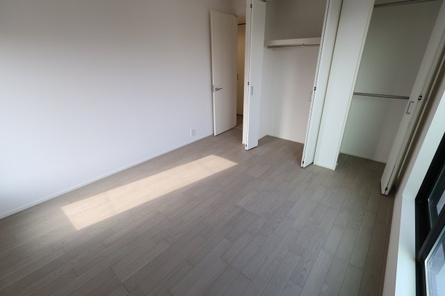 《仲介手数料無料》浦和区大東１丁目31-8新築一戸建てメルディアの洋室|撮影日 2025年12月2日 11:30 曇り