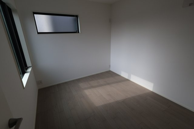 《仲介手数料無料》浦和区大東１丁目31-8新築一戸建てメルディアの洋室|撮影日 2025年12月2日 11:30 曇り