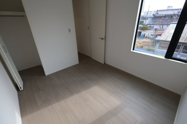 《仲介手数料無料》浦和区大東１丁目31-8新築一戸建てメルディアの洋室|撮影日 2025年12月2日 11:30 曇り