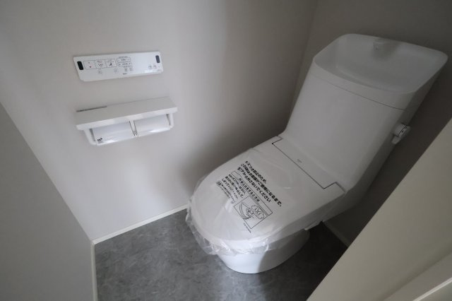 《仲介手数料無料》浦和区大東１丁目31-8新築一戸建てメルディアのトイレ|撮影日2025年12月2日 11:30 曇り