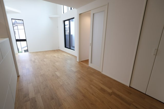 《仲介手数料無料》浦和区大東１丁目31-8新築一戸建てメルディアの居間・リビング|撮影日2025年12月2日 11:30 曇り