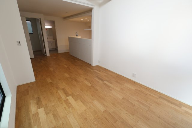 《仲介手数料無料》浦和区大東１丁目31-8新築一戸建てメルディアの居間・リビング|撮影日2025年12月2日 11:30 曇り