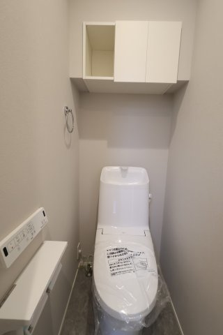 《仲介手数料無料》浦和区大東１丁目31-8新築一戸建てメルディアのトイレ|撮影日2025年12月2日 11:30 曇り