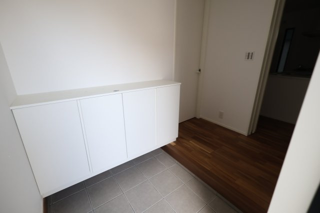 《仲介手数料無料》浦和区大東１丁目31-8新築一戸建てメルディアの玄関|撮影日 2025年12月2日 11:40 晴れ