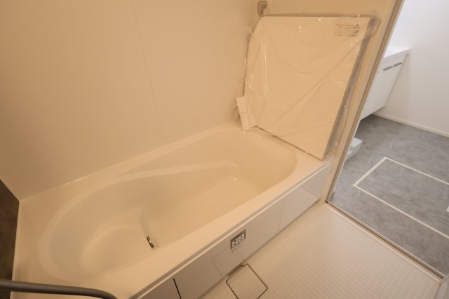 《仲介手数料無料》浦和区大東１丁目31-8新築一戸建てメルディアの浴室|撮影日 2025年12月2日 11:40 晴れ