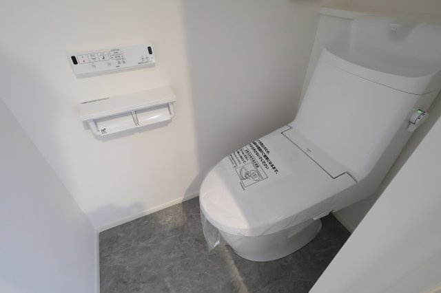 《仲介手数料無料》浦和区大東１丁目31-8新築一戸建てメルディアのトイレ|撮影日 2025年12月2日 11:40 晴れ