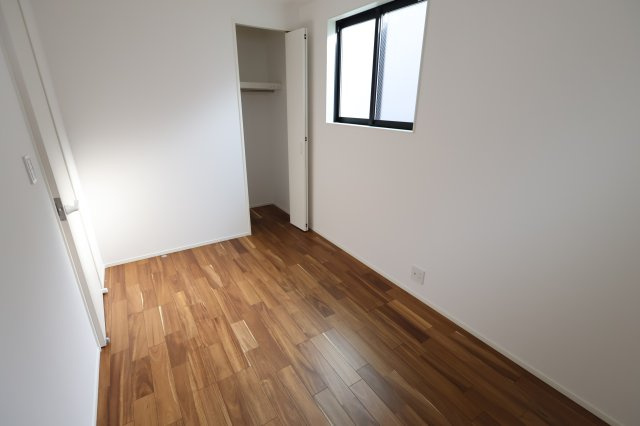 《仲介手数料無料》浦和区大東１丁目31-8新築一戸建てメルディアの洋室|撮影日 2025年12月2日 11:40 晴れ