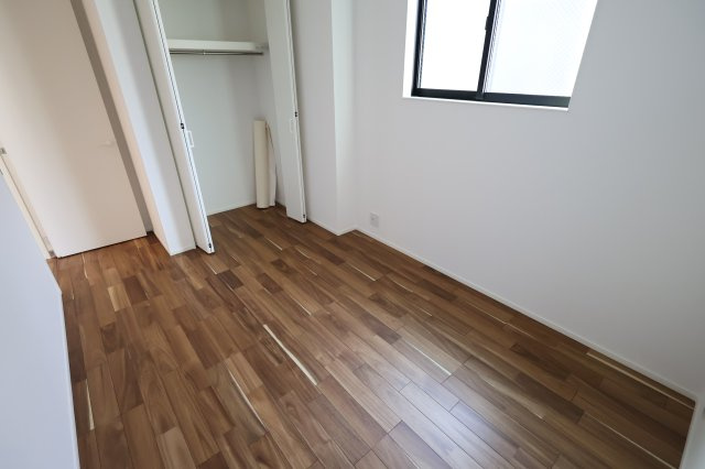 《仲介手数料無料》浦和区大東１丁目31-8新築一戸建てメルディアの洋室|撮影日 2025年12月2日 11:40 晴れ