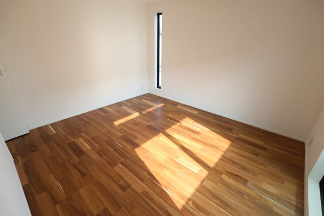 《仲介手数料無料》浦和区大東１丁目31-8新築一戸建てメルディアの洋室|撮影日 2025年12月2日 11:40 晴れ