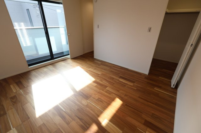 《仲介手数料無料》浦和区大東１丁目31-8新築一戸建てメルディアの洋室|撮影日 2025年12月2日 11:40 晴れ