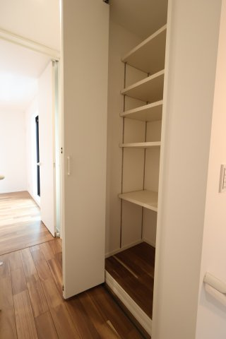《仲介手数料無料》浦和区大東１丁目31-8新築一戸建てメルディアの収納|撮影日 2025年12月2日 11:40 晴れ