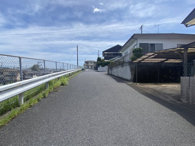千年1丁目　中古戸建ての前面道路含む現地写真