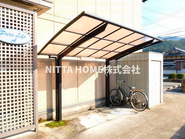 ピュアライフＡ棟のエントランス|屋根付きの駐輪場は無料です★
