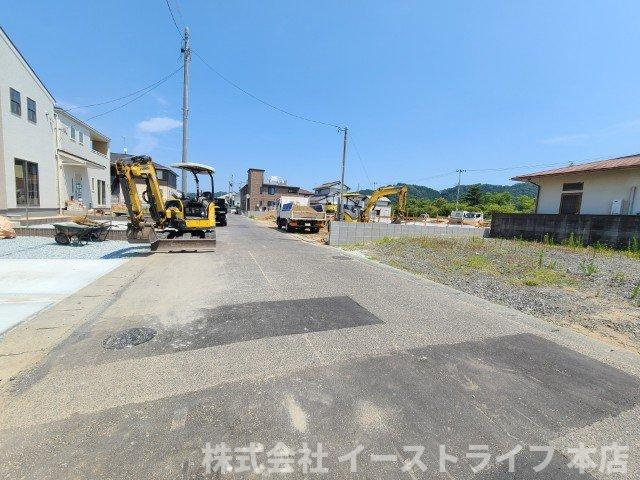 【新築戸建】　いわき市平愛谷町4丁目第1　全7棟　長期優良住宅の前面道路含む現地写真|南側6.1ｍ公道