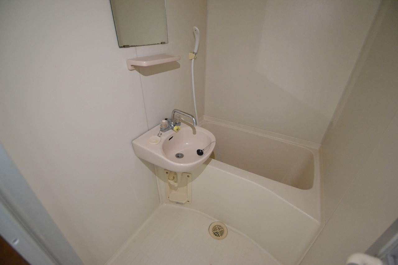広島市中区富士見町の賃貸マンションの浴室