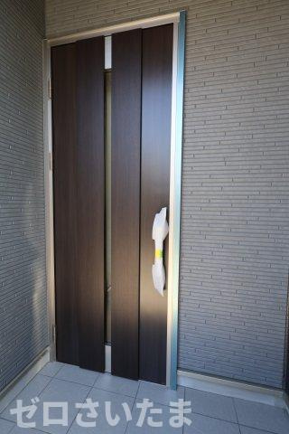 《仲介手数料無料》上尾市小泉６丁目18-2(全1戸)新築一戸建てグラファーレの玄関